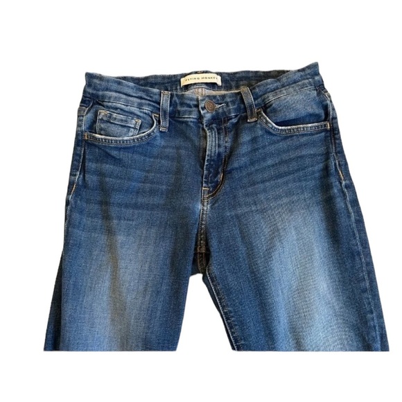 Flying Monkey Platinum Skinny Raw Hem Jeans
Size 28 - Picture 4 of 6